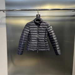 高版本蒙家25年秋冬新款立领收腰袖标logo短款女士羽绒服防寒百搭