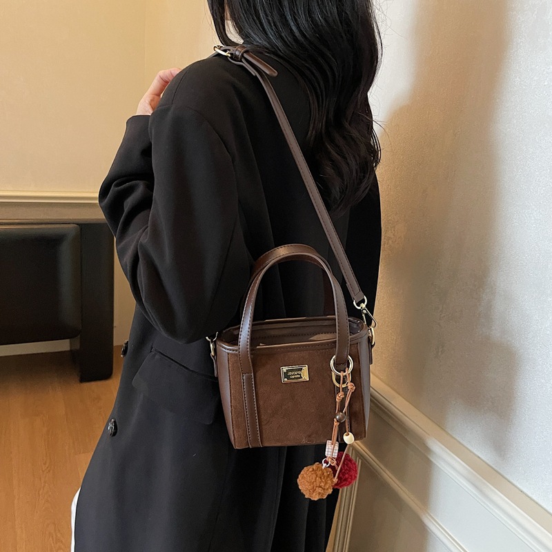 Bolso coreano retro de alta calidad bolso de cubo de agua mujer otoño / invierno 2025 nuevo simple bolso de hombro mochila casual