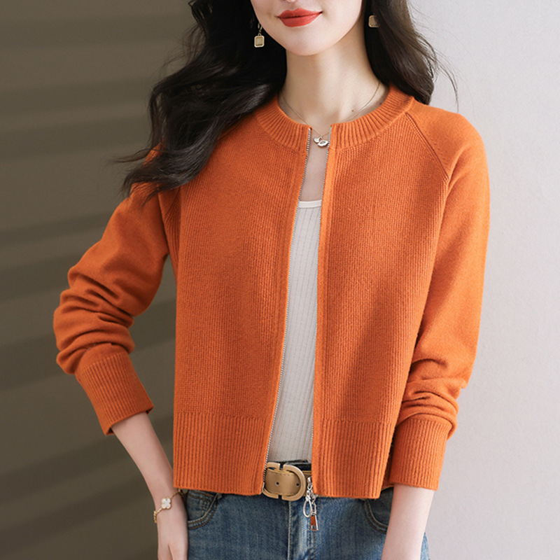 Autumn woolen cardigan with a round collar with zipper