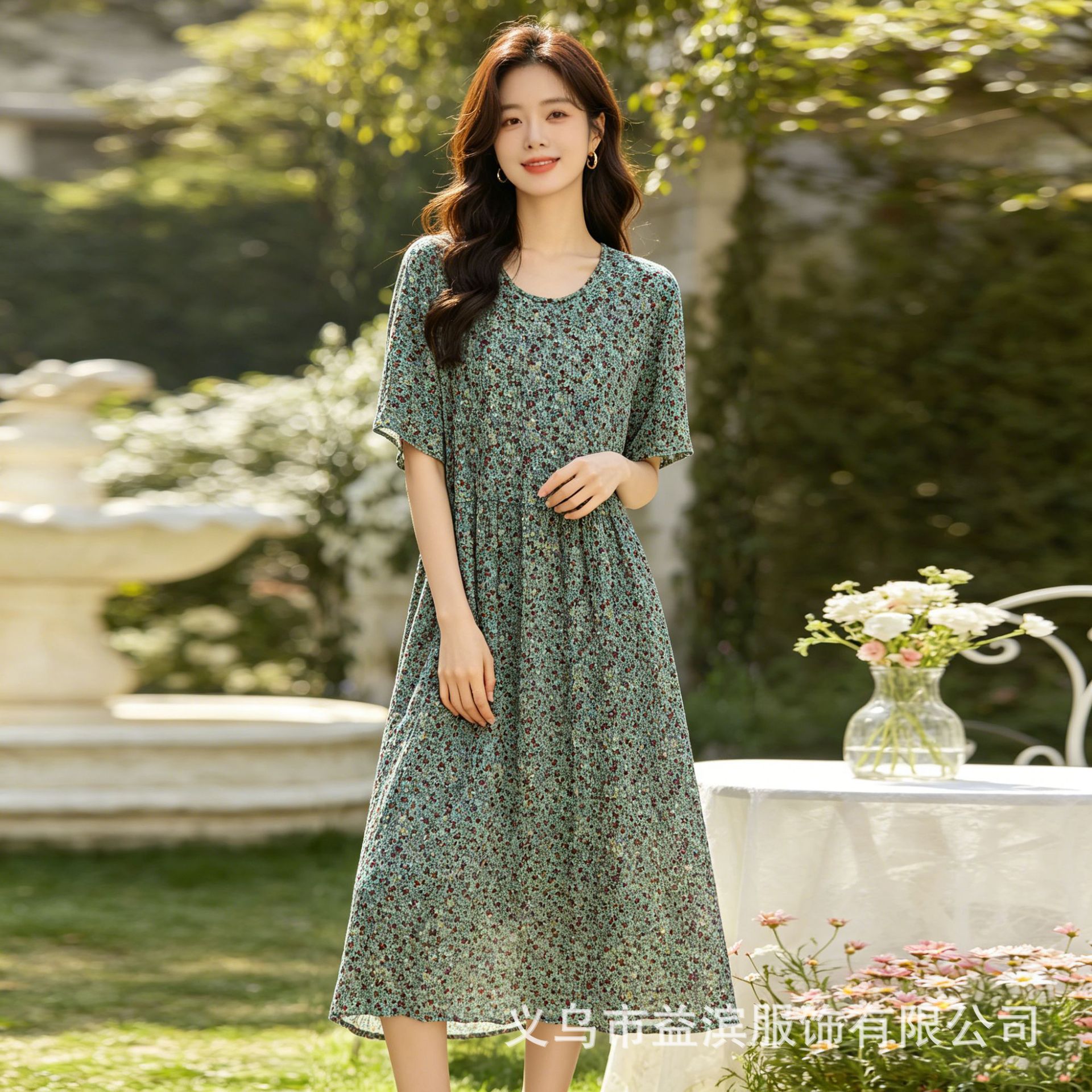 연한 녹색 작은 흰색 꽃 30