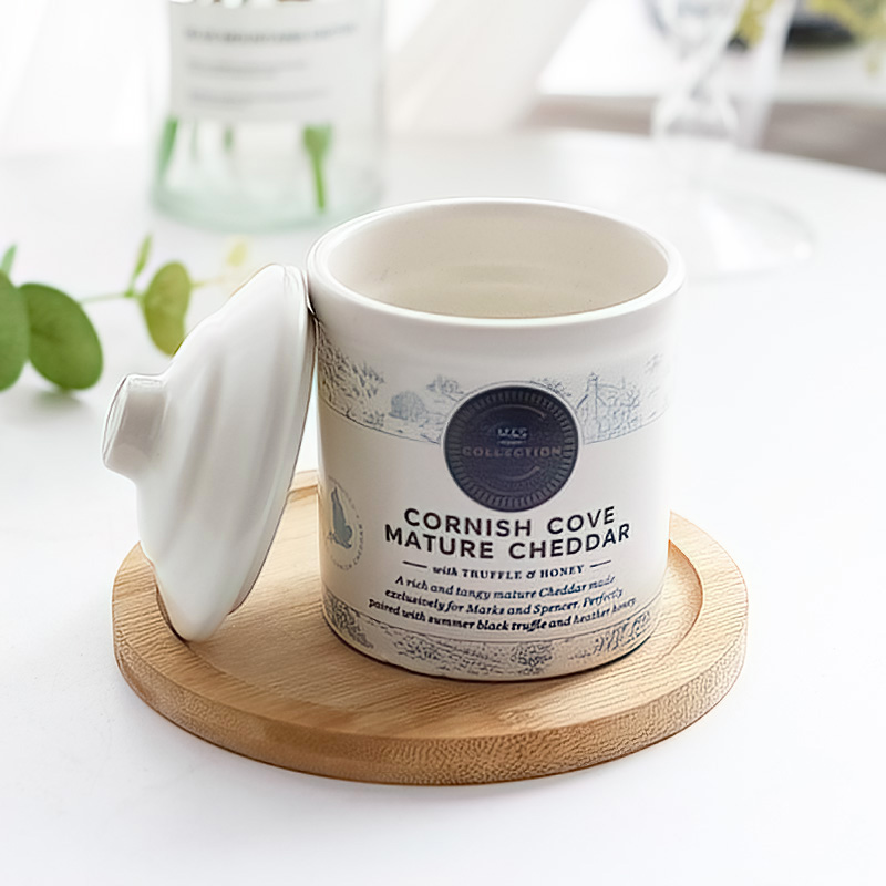 Botella de tapa blanca sin vela