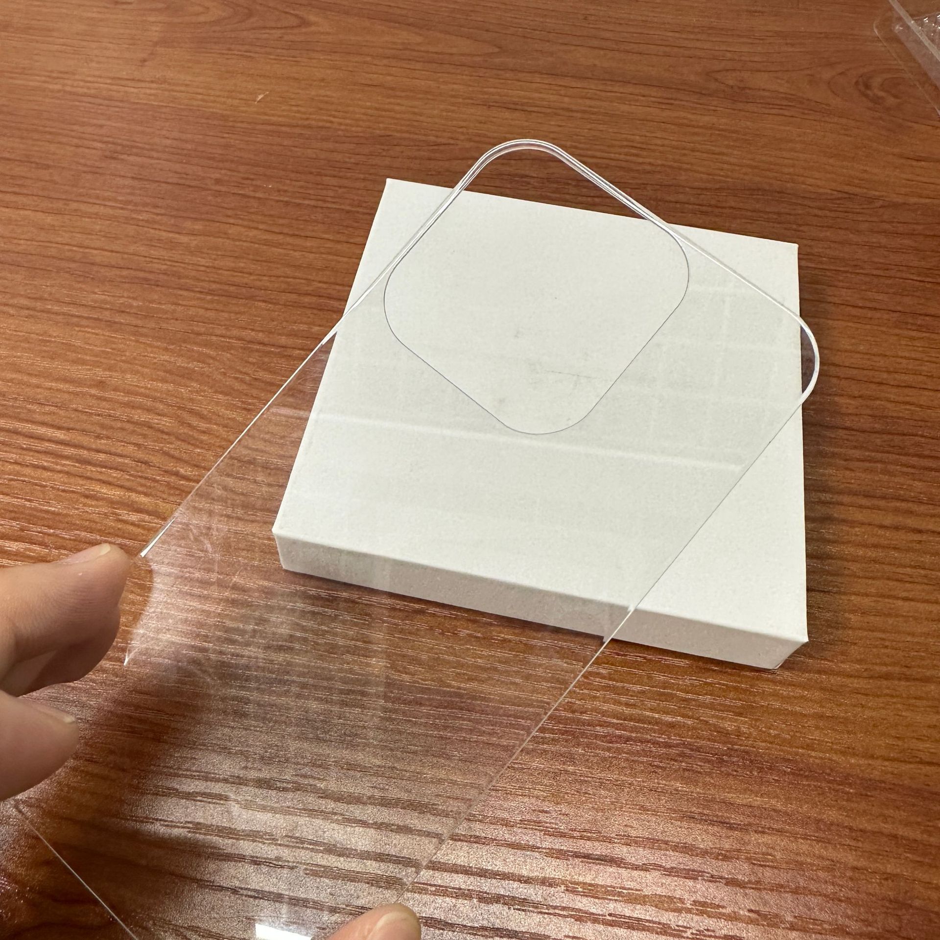 Aplicable a iPhone15 teléfono móvil etiqueta trasera película protectora de aluminio chapado iPhone15plus caliente flexión UV volver película protección