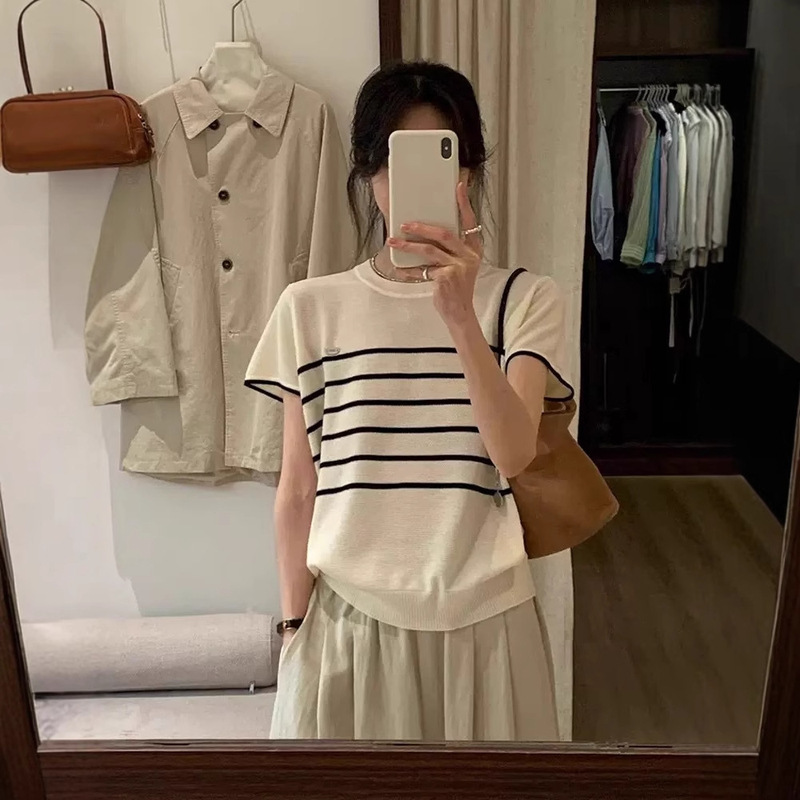 背中がくり抜かれたブルーの右肩半袖Tシャツ、女性用夏用薄手シングルウェアデザインニッチニットトップ|undefined