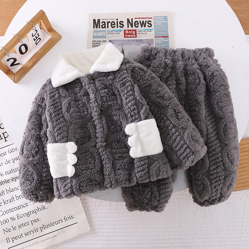 어린이 벨벳 잠옷 세트 2024 새로운 플란넬 거위 집 옷  소년과 소녀 두꺼운 두 조각 유행 세트