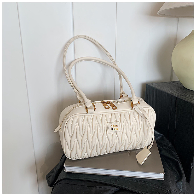 Retro bag for women, large capacity, new 2024 autumn and winter versatile, niche design, single-shoulder underarm bag, commuting pillow bag undefined