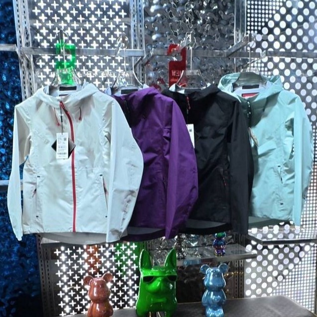 Biyin 2026 new lightweight women's hooded windproof and waterproof multi-color outdoor hard shell jacket Biyin 2026 new lightweight women's hooded windproof and waterproof multi-color outdoor hard shell jacket