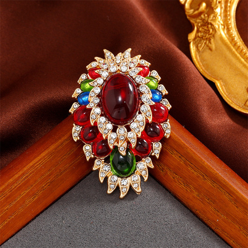 Antique Replica Baroque Style Engraved Brooch in Vintage Gold and Water Diamond Series, a Brooch for Women's Jackets, Accessory