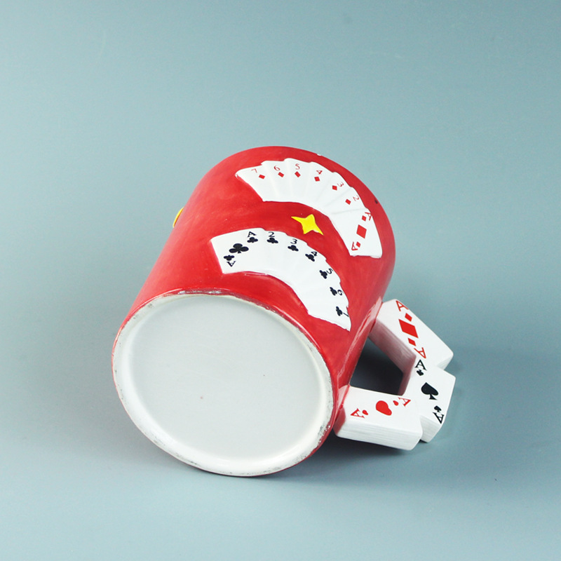 Taza publicitaria de naipes Alfabeto en relieve de cerámica Mark Taza de café digital pintada a mano Taza de agua con apliques Taza de regalo