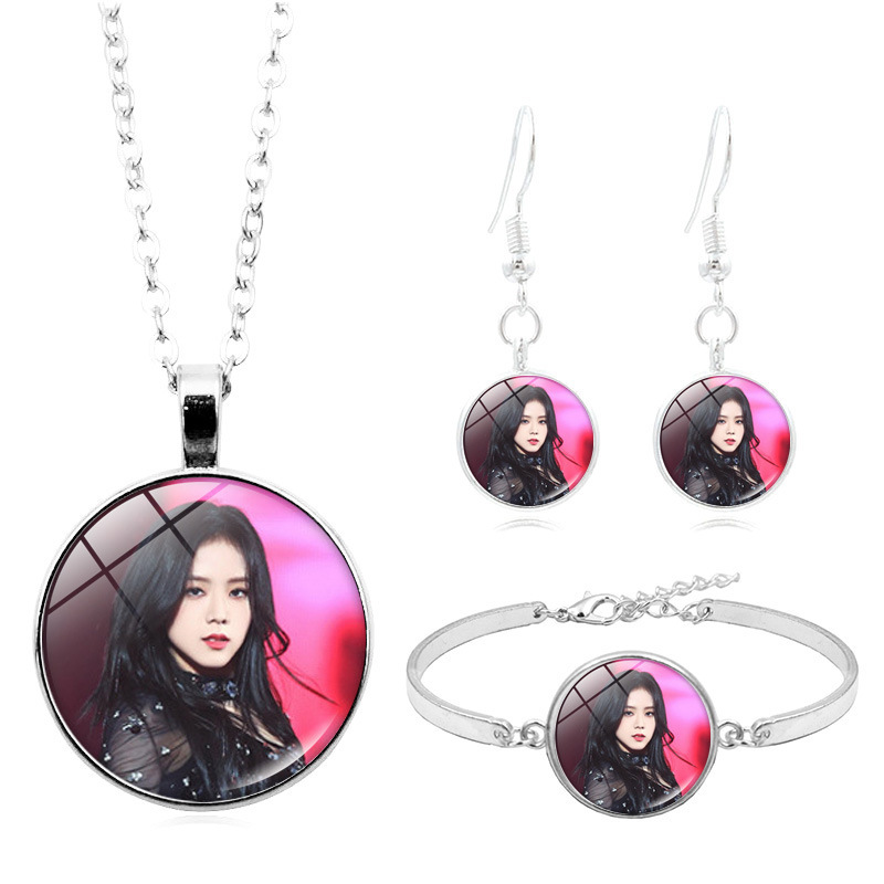 Combinación del Grupo de las mujeres de Corea del Sur Lisa collar traje de moda transfronteriza pulsera de plata pendientes de la joyería traje Rosa regalo de tinta
