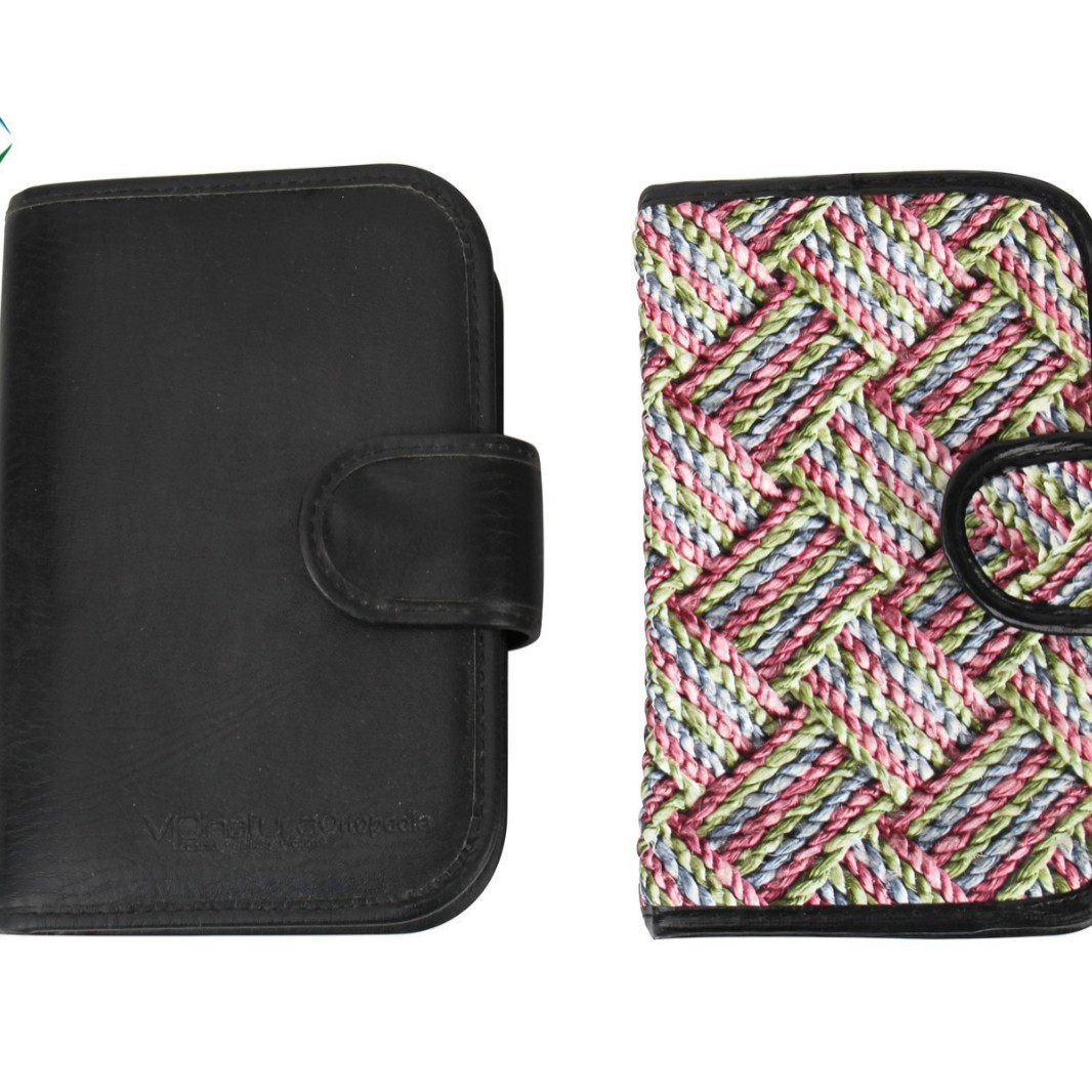 厂家 热销便携式笔记本型28格塑料药盒