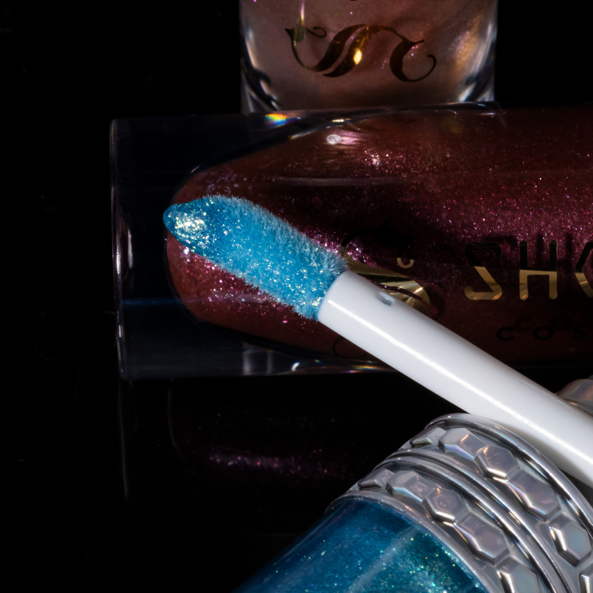 SHCOETY Cross-border Sparkling Polarized Lip Gloss is long-lasting and easy to color, with a dazzling bright lip gloss and a fine pearlescent glow that moisturizes the lips undefined