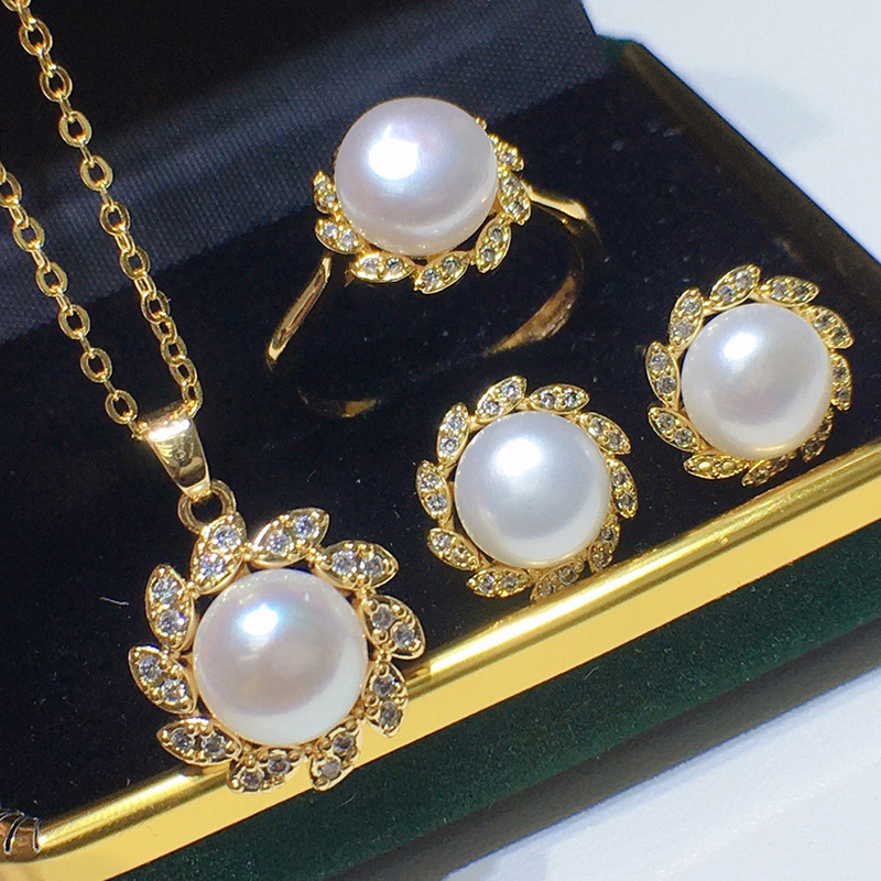Set from pearl