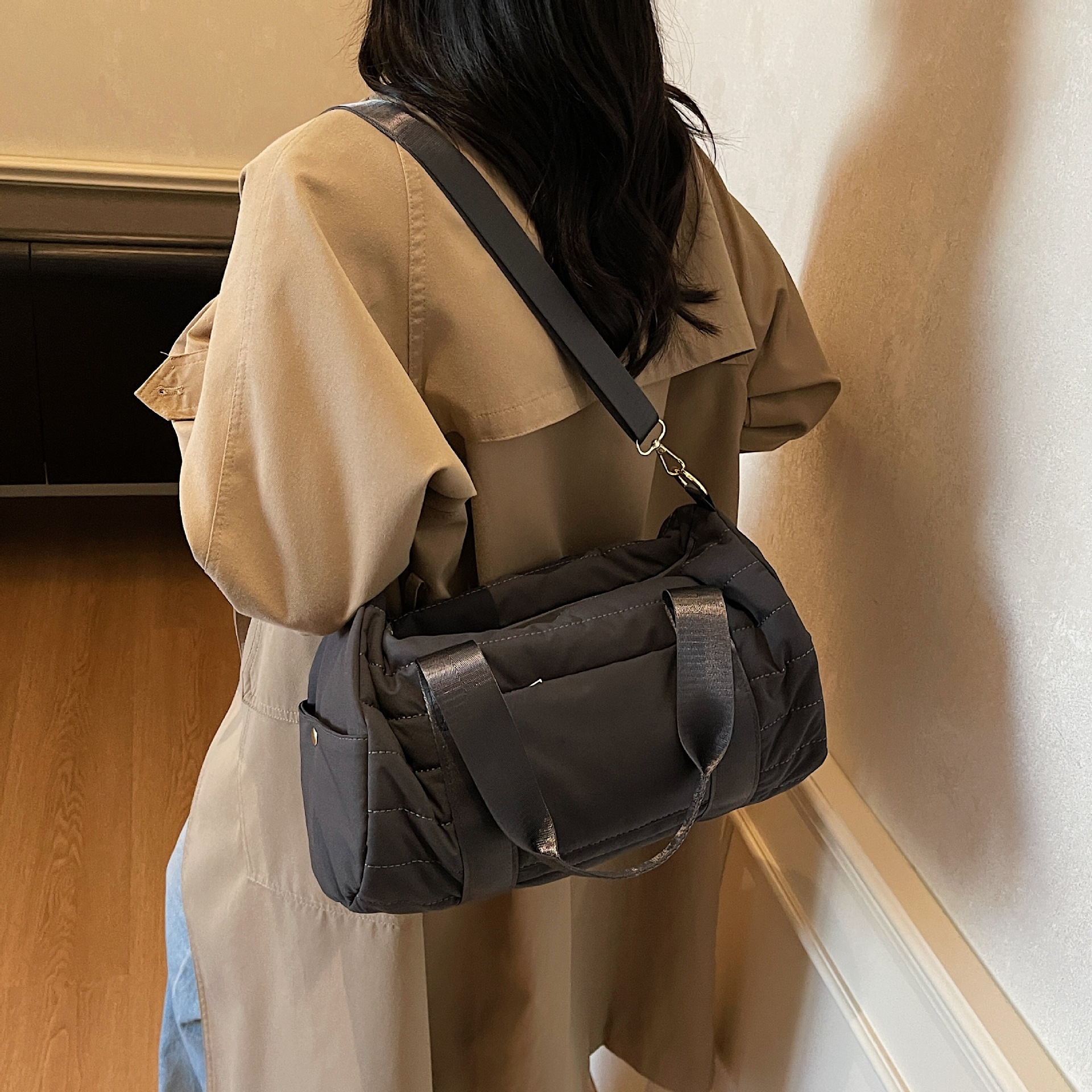 Simple y ligero bolso de gran capacidad 2025, nuevo tipo de bolso de viaje conveniente, bolso de hombro, bolso de lona image 3