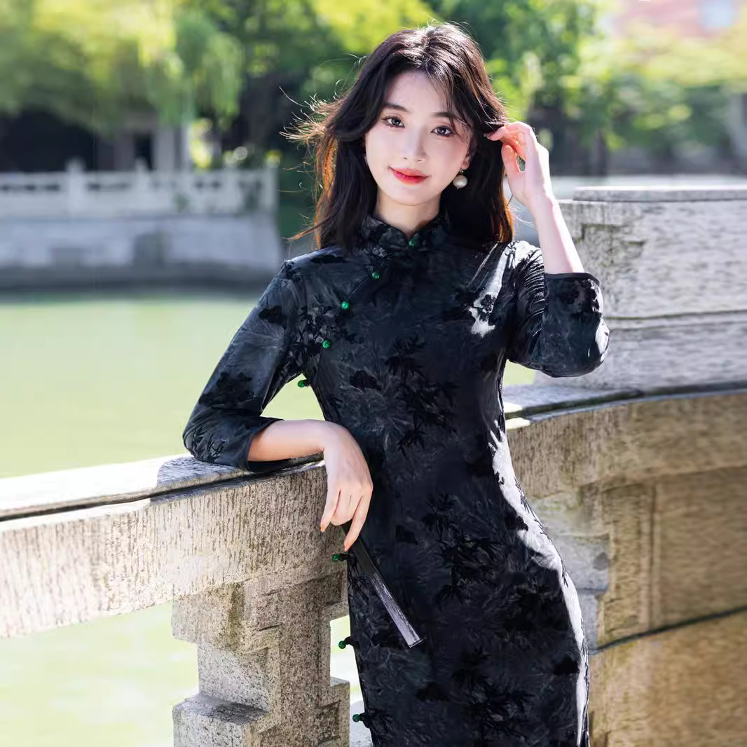 Black autumn velvet retro fitted cheongsam