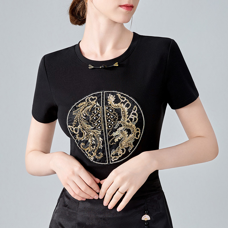 Camiseta bordada de estilo nacional para mujeres 2024 nueva ropa de mujer retro collar redondo botón camiseta de manga corta nueva chaqueta china
