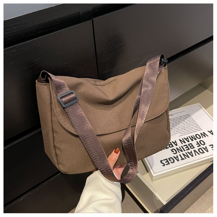 Women's Small Summer Spring Oxford Cloth Solid Color Fashion Dumpling Shape Flip Cover Shoulder Bag display picture 5