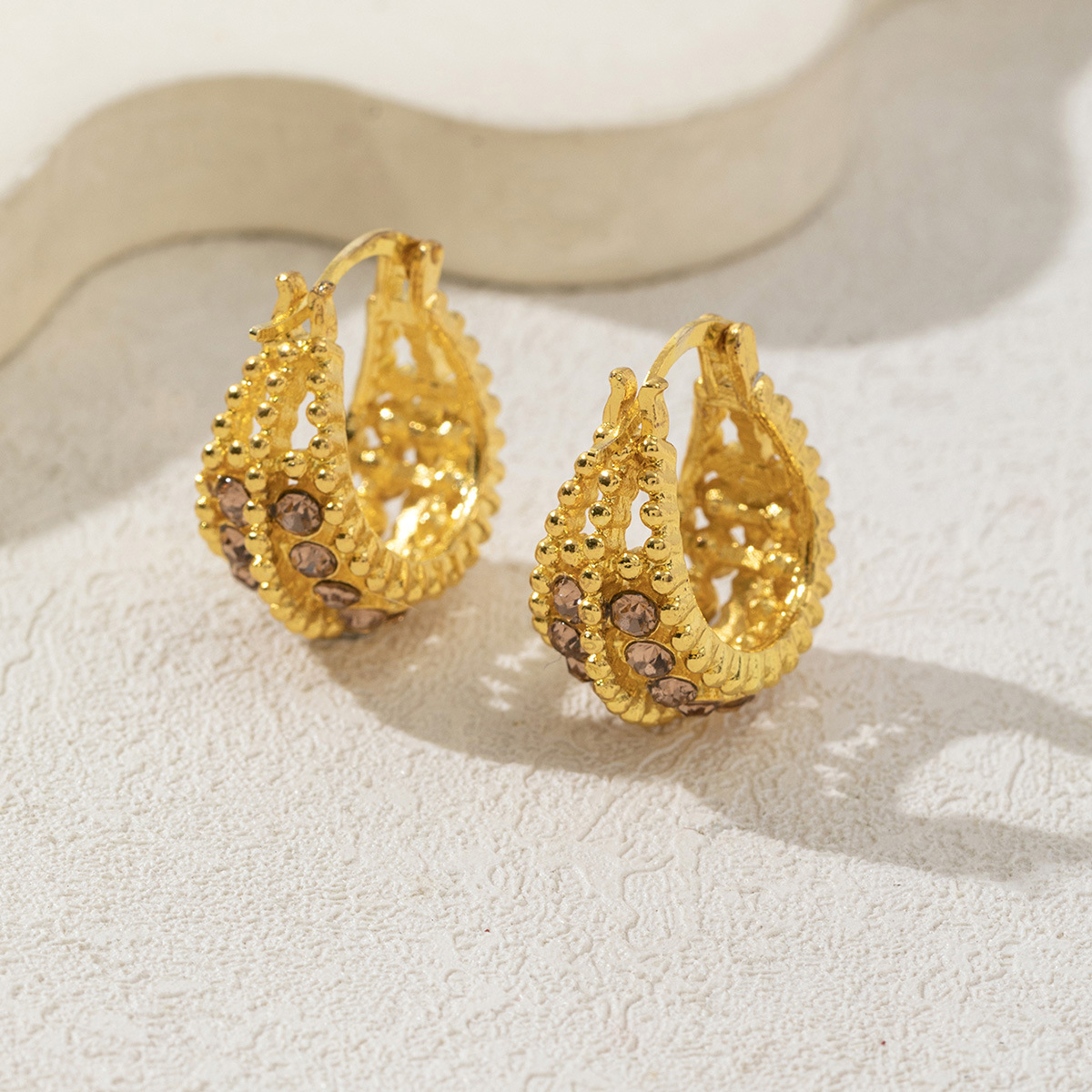 French retro style versatile hollow basket earrings for women, niche light luxury simple design, minimalist style earrings wholesale