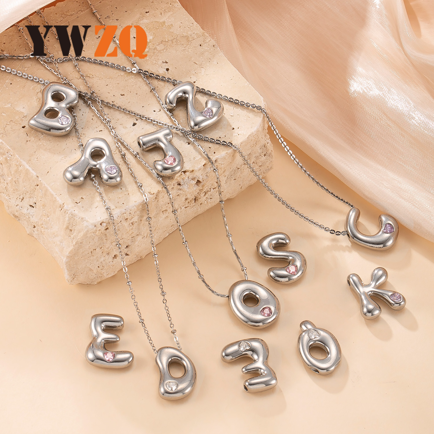 Colgante único transfronterizo de joyería de acero inoxidable fundición con incrustaciones de diamantes de color 26 letras accesorios de collar moda simple pulsera briy