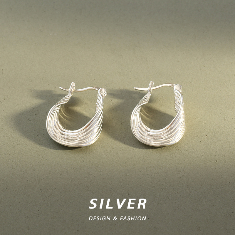 Sterling silver, simple fashionable, with a sense of high-end lines and twisted loop e. Female niche cold style_voghion.com