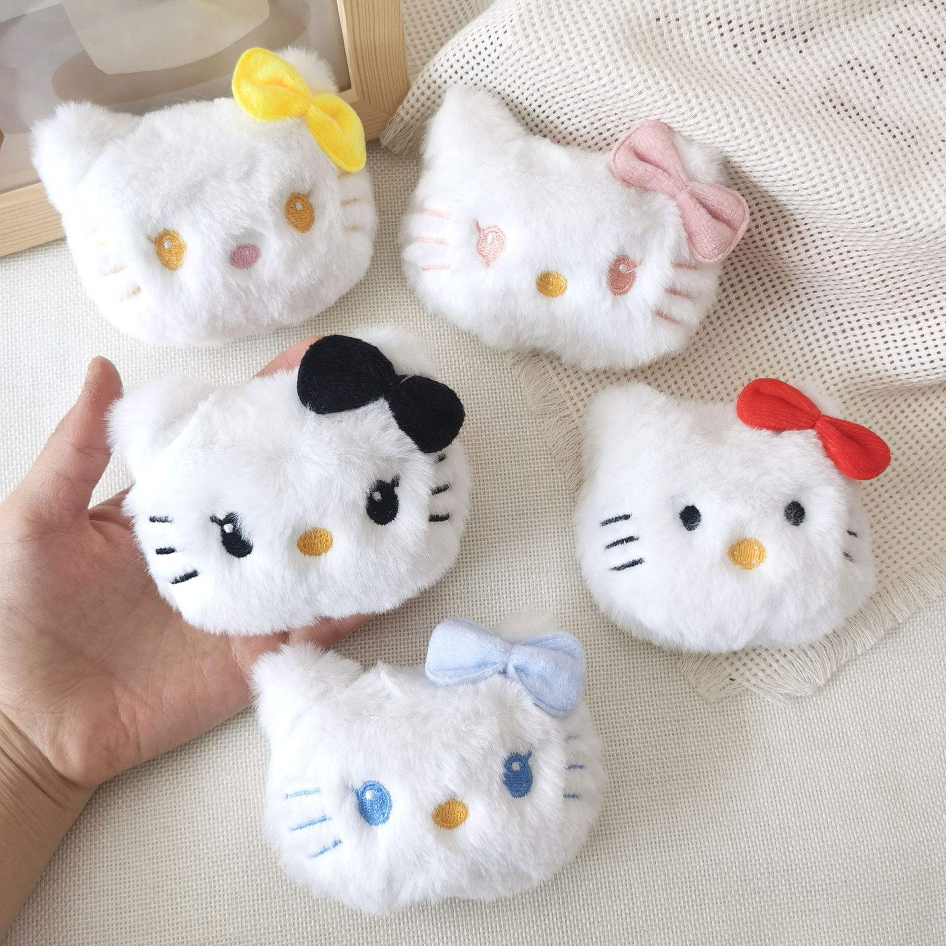 큰 만화 봉제 KT 고양이 인형 브로치 액세서리 귀여운 고양이 스카프 의류 신발 인형 액세서리