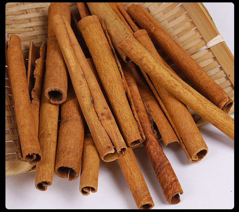 Gui Pi (Cinnamomum cassia) — Dried Aged-Bark Cinnamon for Braising & Herbal Cooking in use
