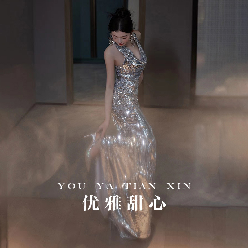 宴会晚礼服2026新款银色亮片高级感挂脖鱼尾气质新娘敬酒服订婚裙