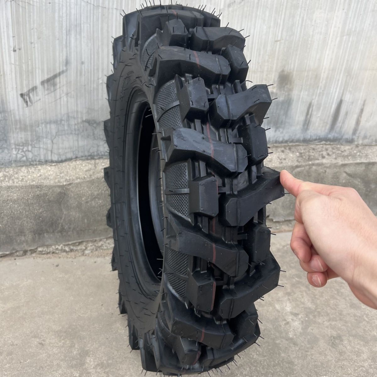 600/650/700/750-12 14 16 Agricultural Four-Wheel Tricycle Tractor with Reinforced Herringbone Tires