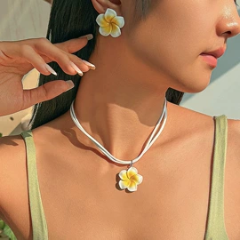 挂饰挂件;发夹;耳坠