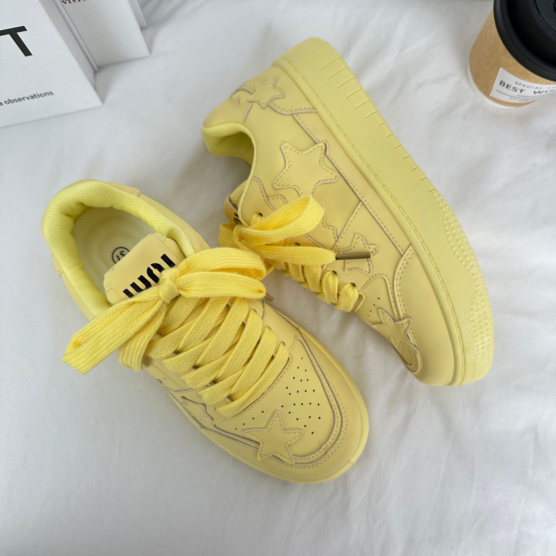 2024 primavera y verano coreano versátil zapatos de lona de suela gruesa nicho de tendencia zapatos de skate para estudiantes de Harajuku zapatos blancos pequeños