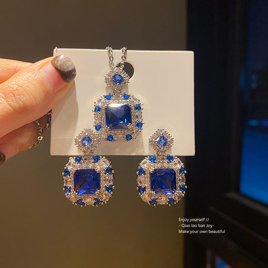 square pendant with zircon