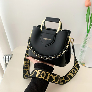 Summer fashionable one-shoulder bag on chain, shoulder bag, chain bag