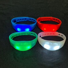 硅胶发光手环酒吧闪光手镯演唱会助威道具活动应援变色手腕带