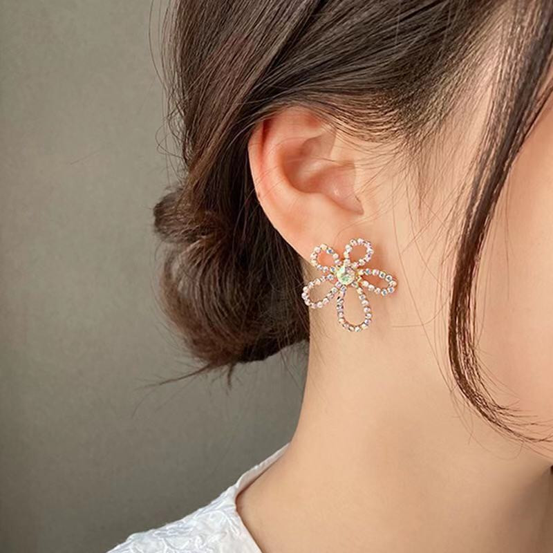 Boucles D&#39;oreilles En Alliage De Diamant De Couleur De Fleur De Mode En Gros display picture 2