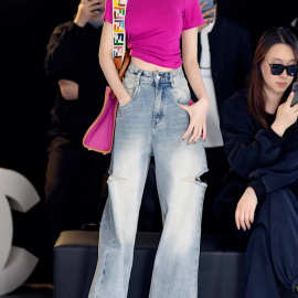 2023年新款玫红色圆领修身T恤上衣两件套女装高腰破洞牛仔裤套装