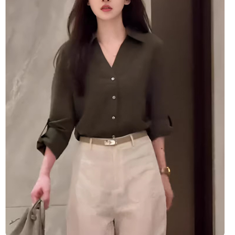 Áo sơ mi nữ tay dài cổ V rộng, chất liệu mềm mại, form suông thoáng mát — Xanh ngọc lam tốicolor, màu trắng chi tiết 5