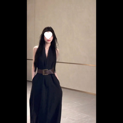 时尚御姐穿搭黑色V领挂脖连衣裙女夏季小众感无袖显瘦长裙子其它