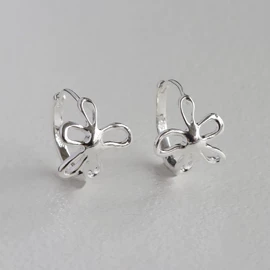 戒指;项链;耳钉