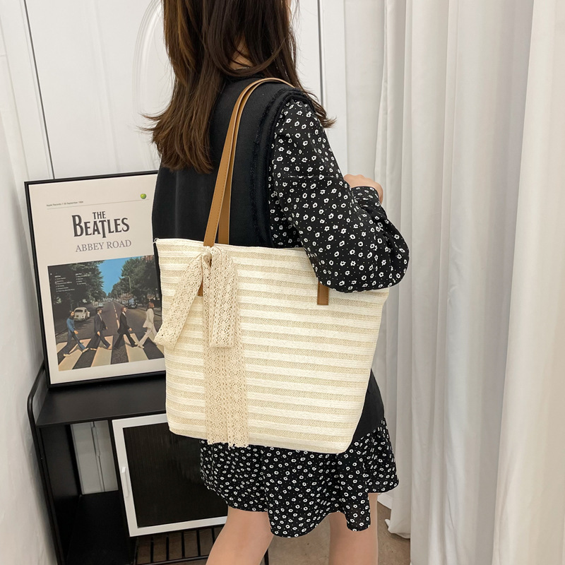Women's Medium All Seasons Straw Solid Color Fashion Square Open Tote Bag display picture 2