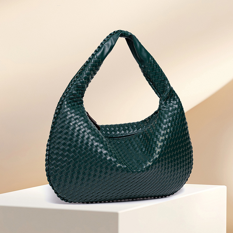 Y las mujeres europeas y americanas tejen hombros grandes y oblicuos, venden explosivos a través de la frontera, bolsos de mujer tejidos a mano puros, bolsos de gran capacidad