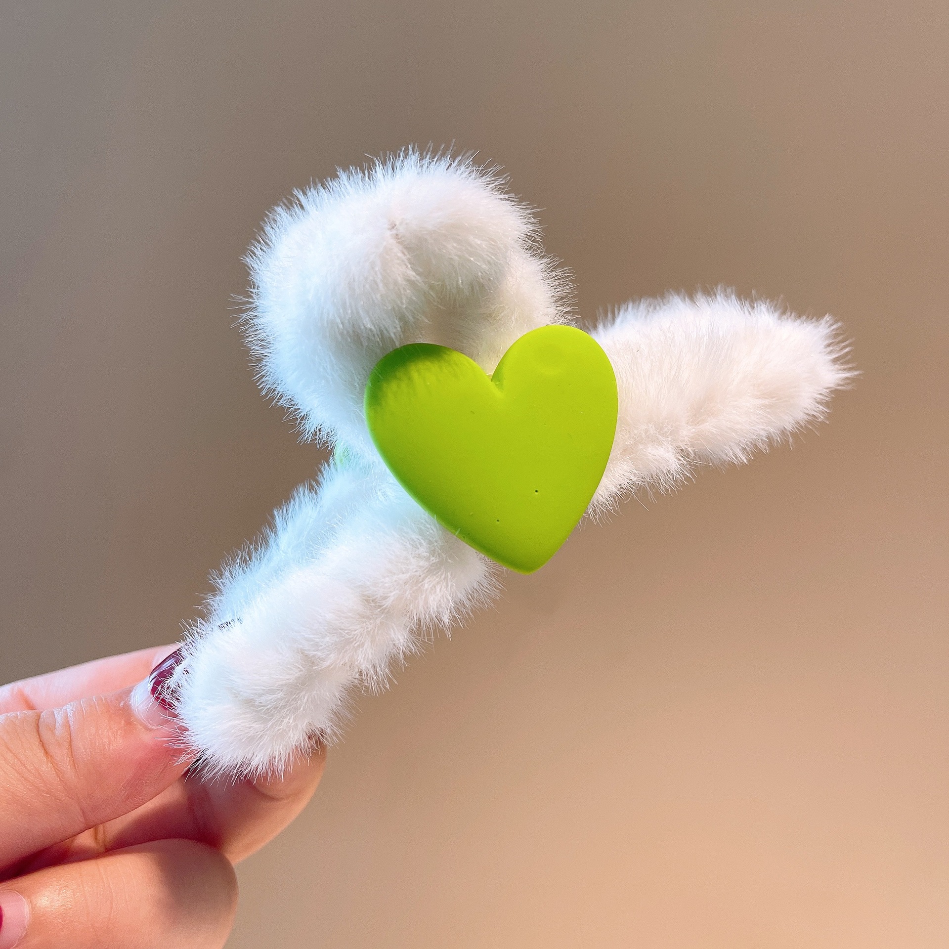 Korean Style Plush Heart Shape Catch Clip Wholesale Nihaojewelry display picture 7