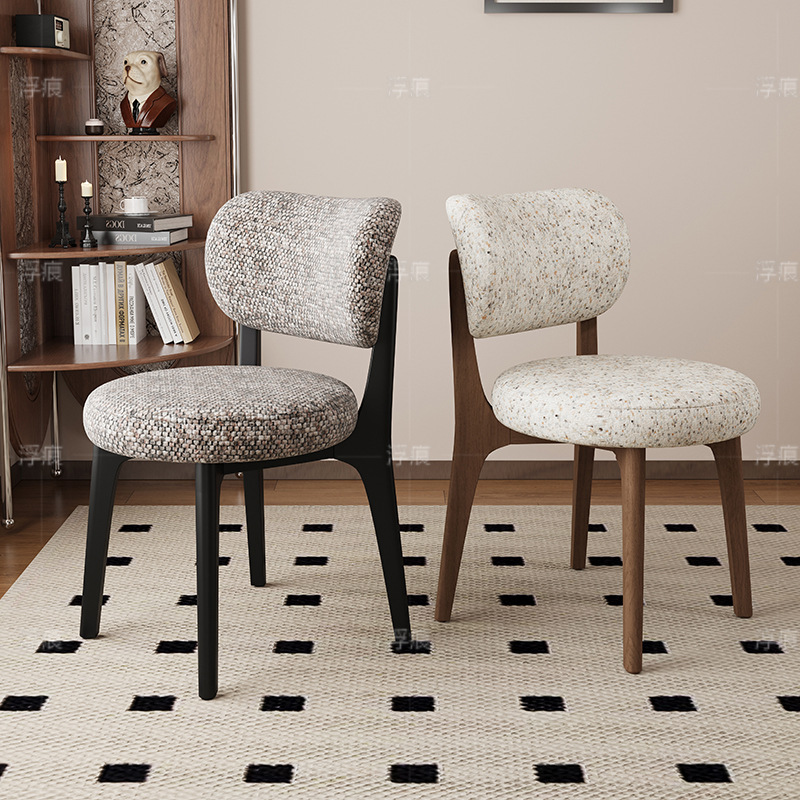Silla de comedor de madera maciza, tela de lino y algodón para el hogar, silla de respaldo suave, silla de cuerno, hotel, silla de cuero de microfibra de lujo ligero