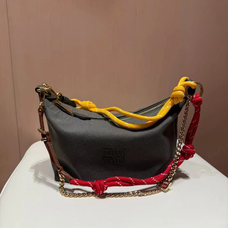 miu miu 2025 新色サーフィンロープキャンバスカジュアル脇バッグ多用途ショルダー軽量ランチボックスレディースバッグトレンディ|undefined