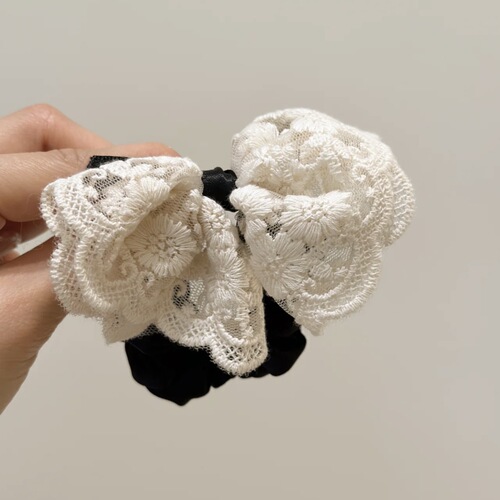 Gentle, elegant, and luxurious: Korean-style fashion white fabric bow hair tie with elastic band and lace trim