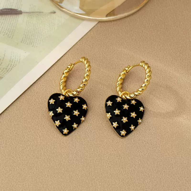 小香风爱心珍珠耳环女轻奢立体复古高级感耳钉黑色小众设计感耳饰