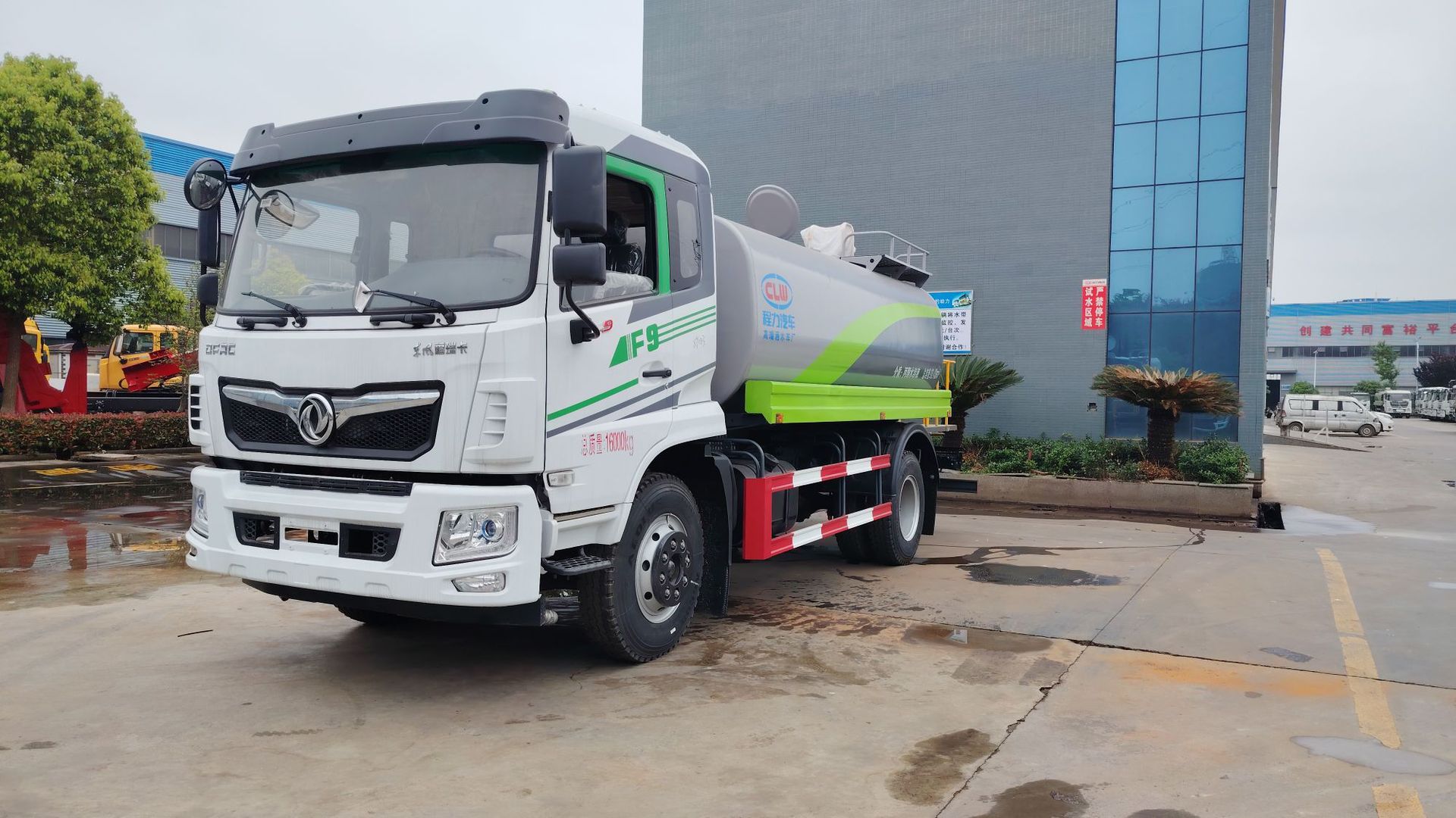 Dongfeng Forica 12-ton landscaping sprinkler truck, multi-functional 15-ton dust suppression vehicle, disinfection vehicle, water transport vehicle