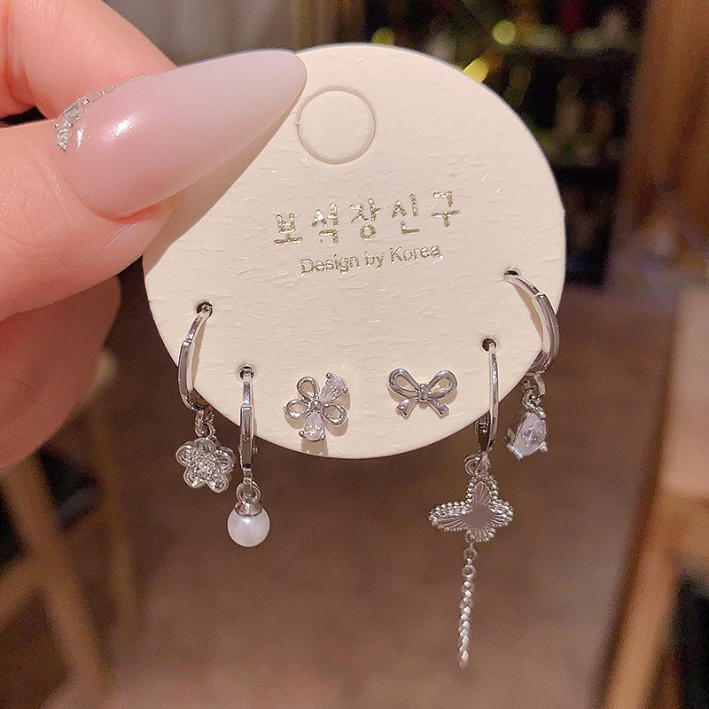 S925 aguja de plata exquisito ZIRCON oído-aumento traje pequeño oído espárragos Luz de lujo nicho versátil temperamento perla pendientes femeninos