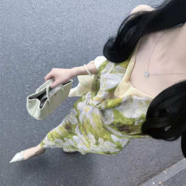 法式荡领绿色碎花挂脖吊带连衣裙女夏季旅游度假裙高级感包臀长裙