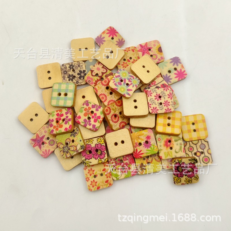 1,5mm cuadrado de madera maciza/amor/Estrella de cinco puntas/botón de flor de ciruelo Impresión de madera colorido magnífico 50 piezas un paquete