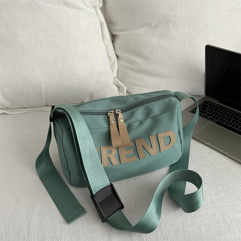 Bolsas de moda de tendencia de primavera 2024 nuevas bolsas deportivas de lujo ligero coreano de gran capacidad para salir