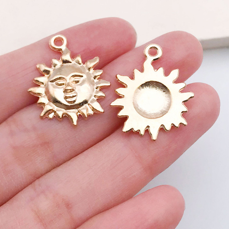 五色レトロ透かし彫り星月太陽合金ペンダント手作りブレスレットキーホルダーアクセサリーアクセサリーペンダント|undefined